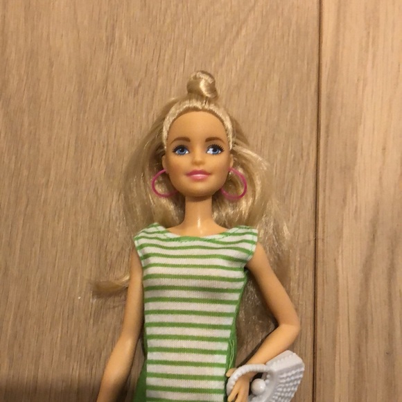 Trendy Barbie - Picture 2 of 4
